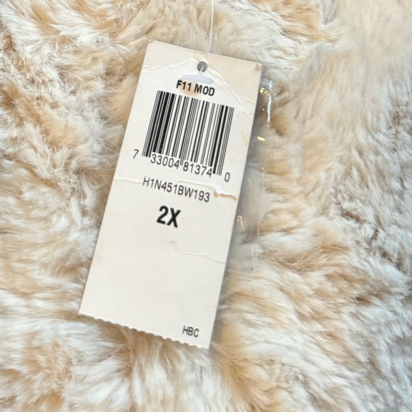 Black and White Sequin detail sweater - Picture 12 of 12